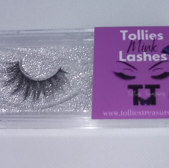 Lashes - Picture 3 of 5